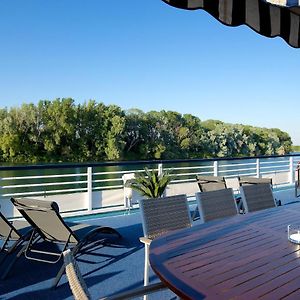 Bateau Hotel A Quai Le Chardonnay
